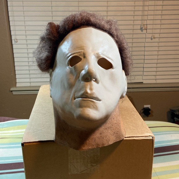 Halloween Mask by Trick or Treat Studios Brand. - Picture 1 of 8